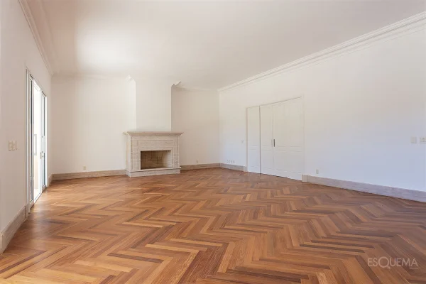 Casa com amplo jardim e piscina no Jardim Guedala