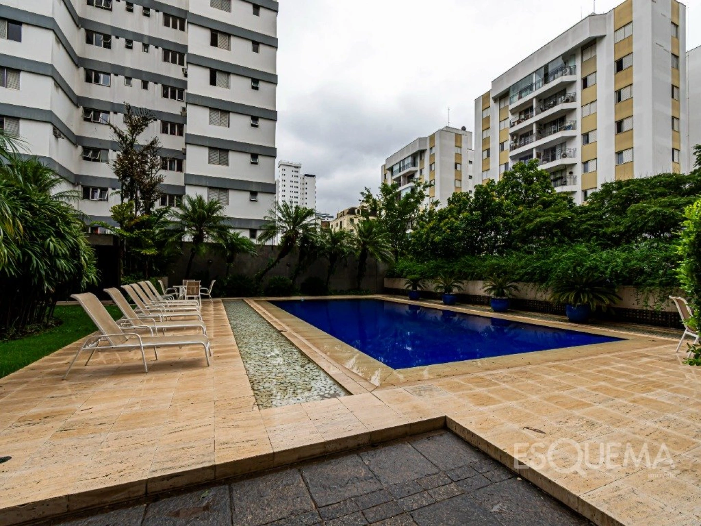 Apartamento amplo e iluminado em edifício com lazer no Real Parque - Imagem 12