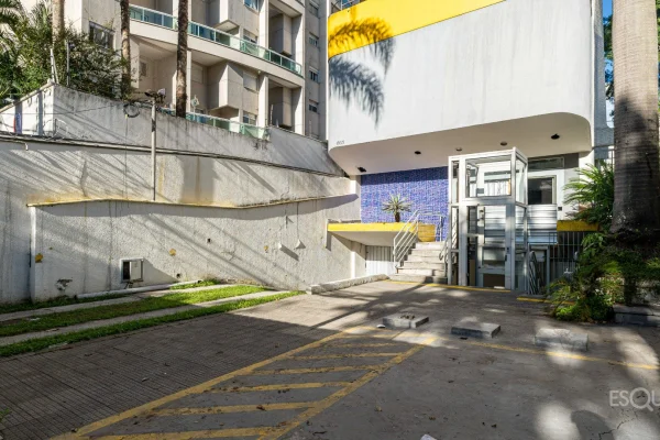 Casa comercial com subsolo na Avenida Ibirapuera