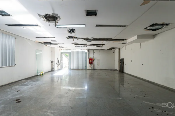 Casa comercial com subsolo na Avenida Ibirapuera