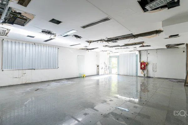 Casa comercial com subsolo na Avenida Ibirapuera
