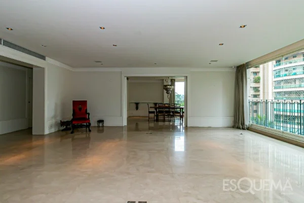Apartamento clássico em rua nobre do Itaim Bibi