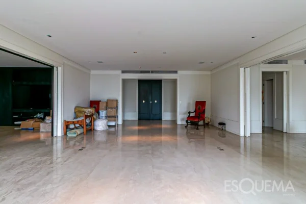 Apartamento clássico em rua nobre do Itaim Bibi