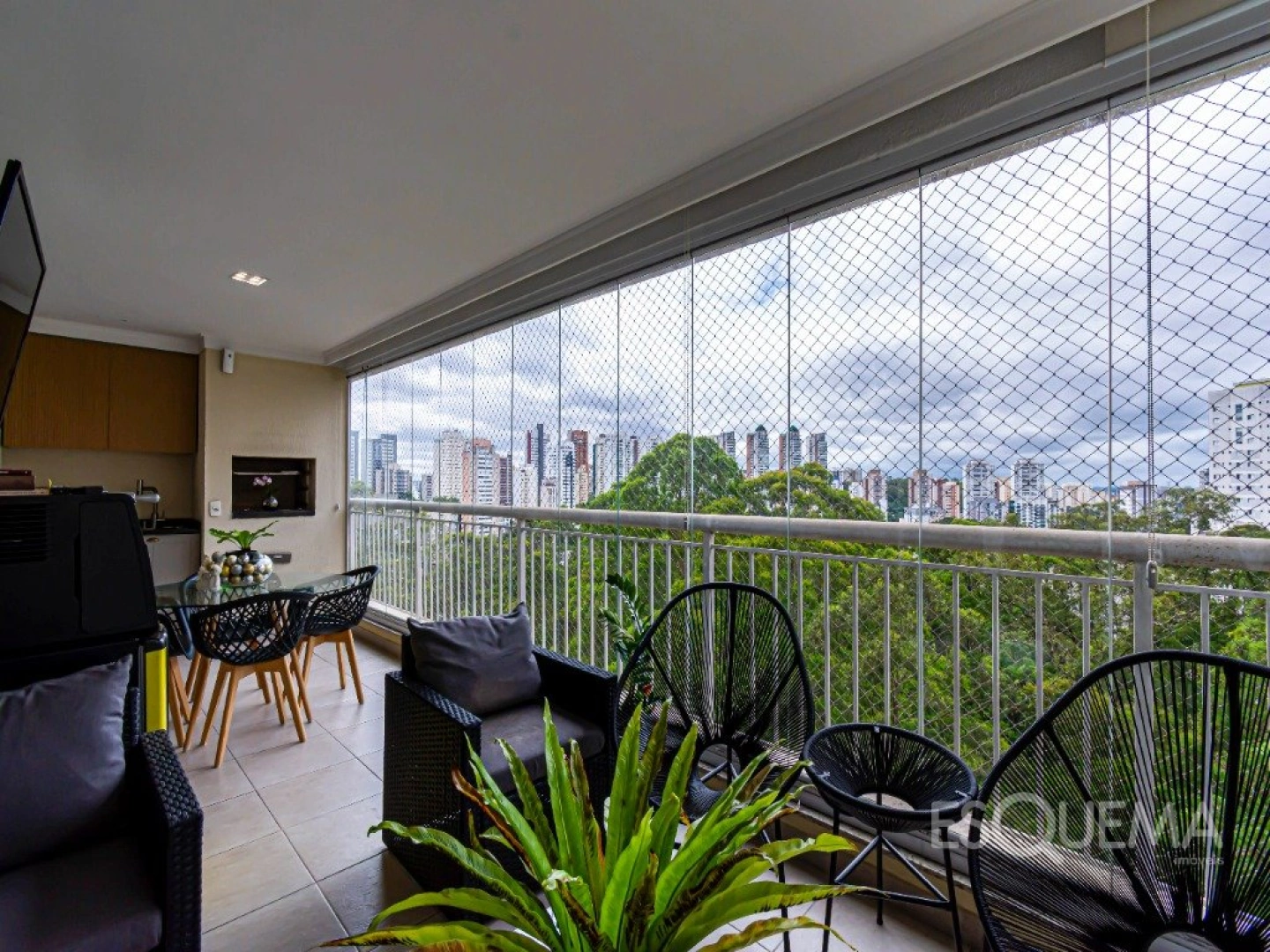 Apartamento em rua arborizada e condomínio com lazer completo - Imagem 3