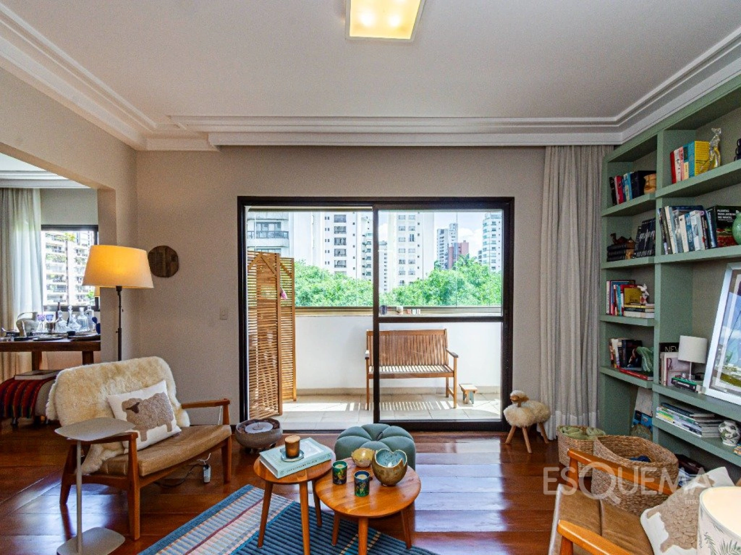Apartamento reformado, com terraço em Moema - Imagem 2