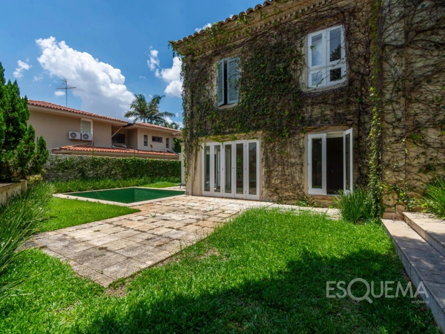 Casa neoclássica recém-reformada no Jardim Guedala - Imagem 2