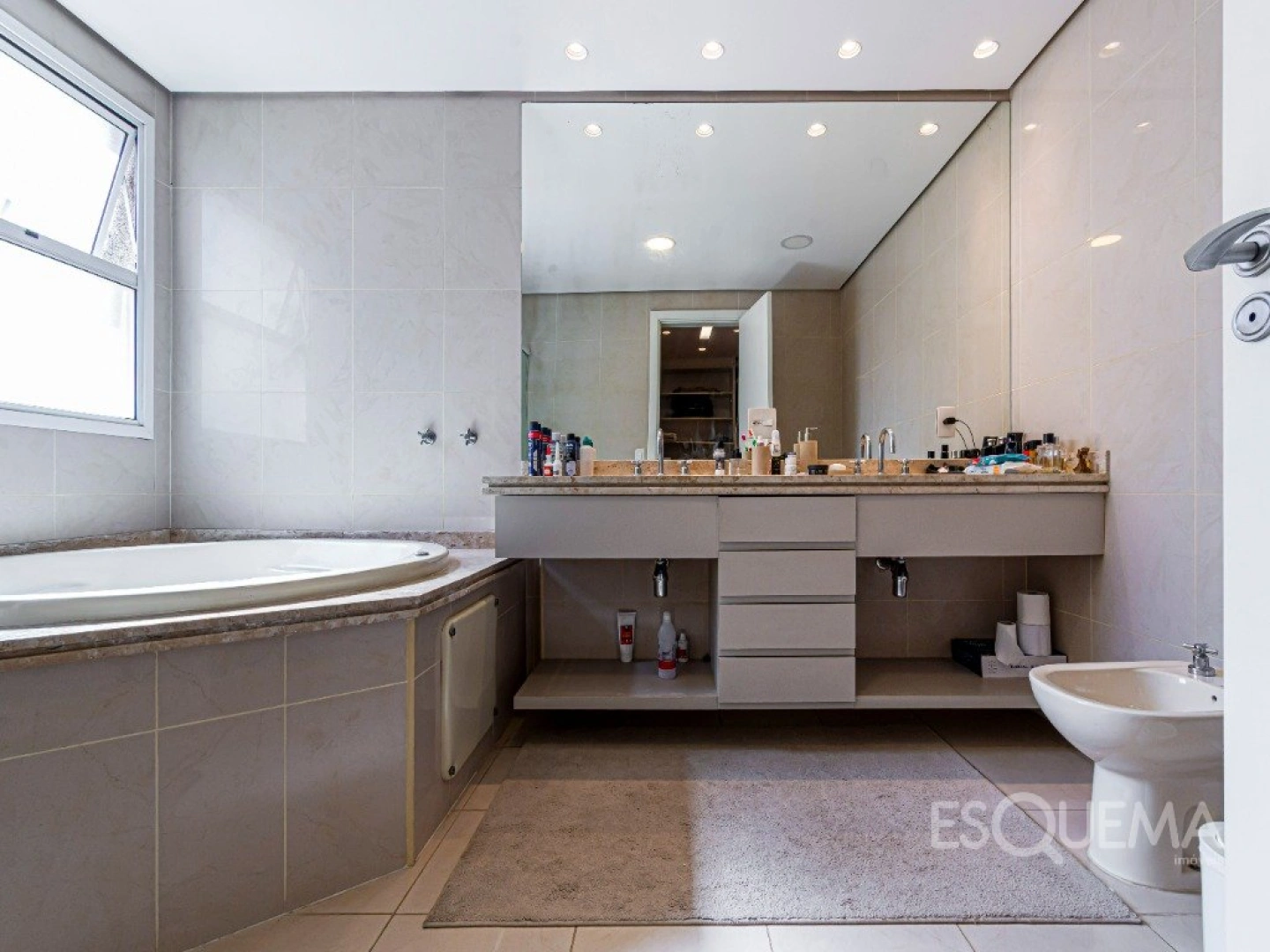 Apartamento reformado com vista livre próximo ao Colégio Santa Cruz - Imagem 15