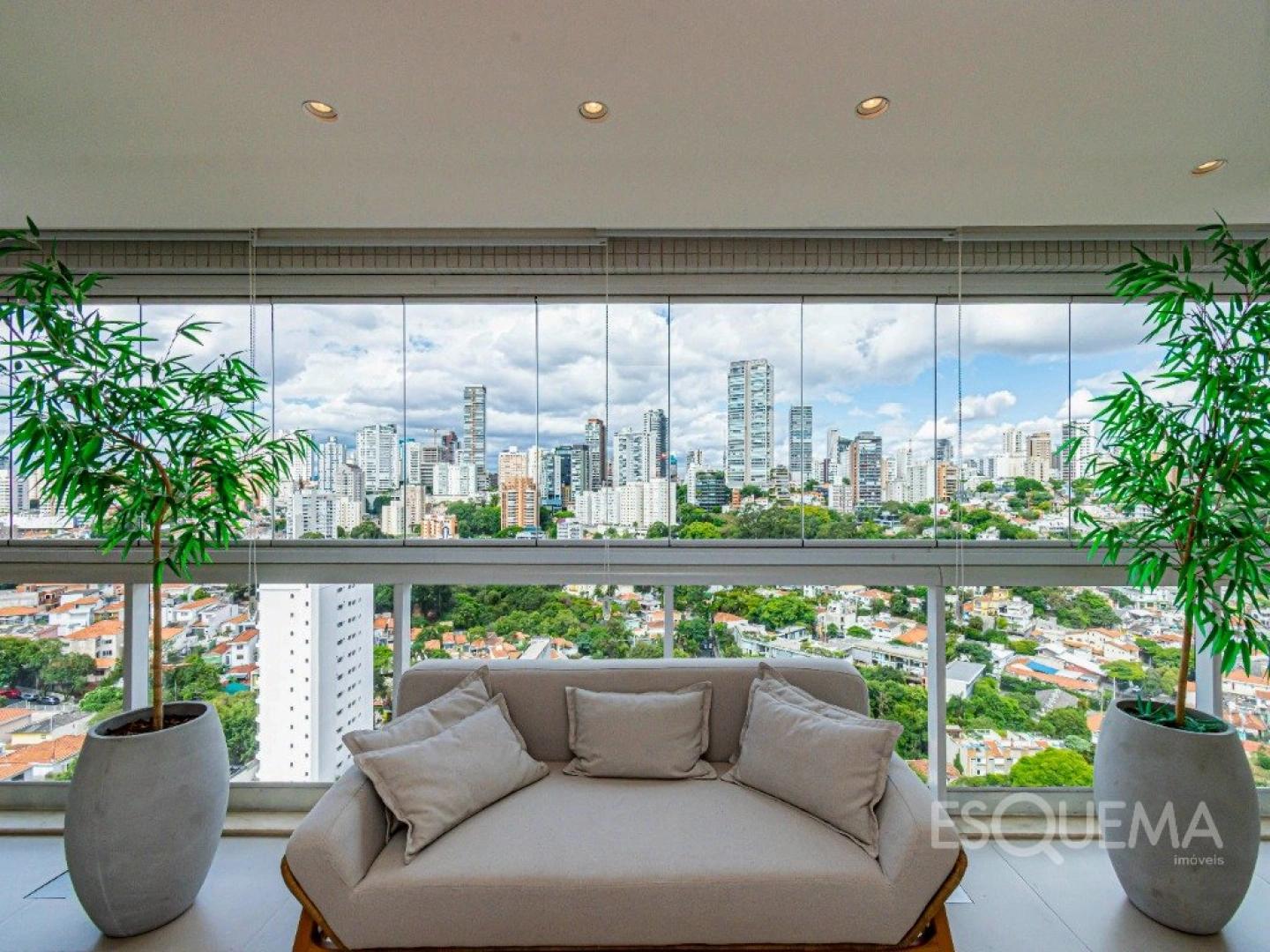 Apartamento reformado com vista livre próximo ao Colégio Santa Cruz - Imagem 3
