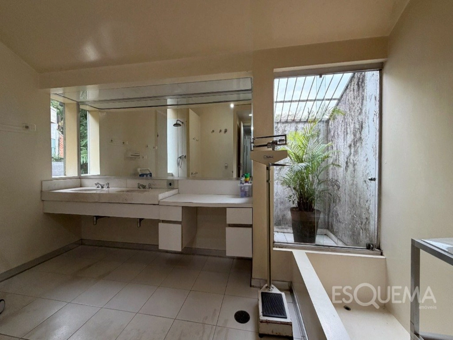 Casa em localização excelente com 2.248 m² de terreno - Imagem 12