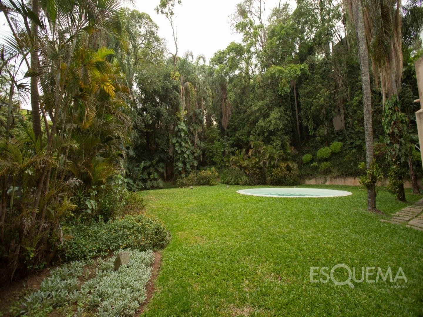Casa em localização excelente com 2.248 m² de terreno - Imagem 2