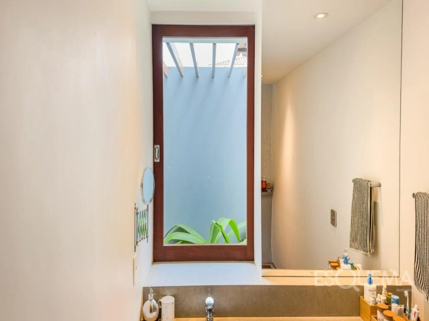 Casa com piscina e área gourmet em Alto de Pinheiros - Imagem 5
