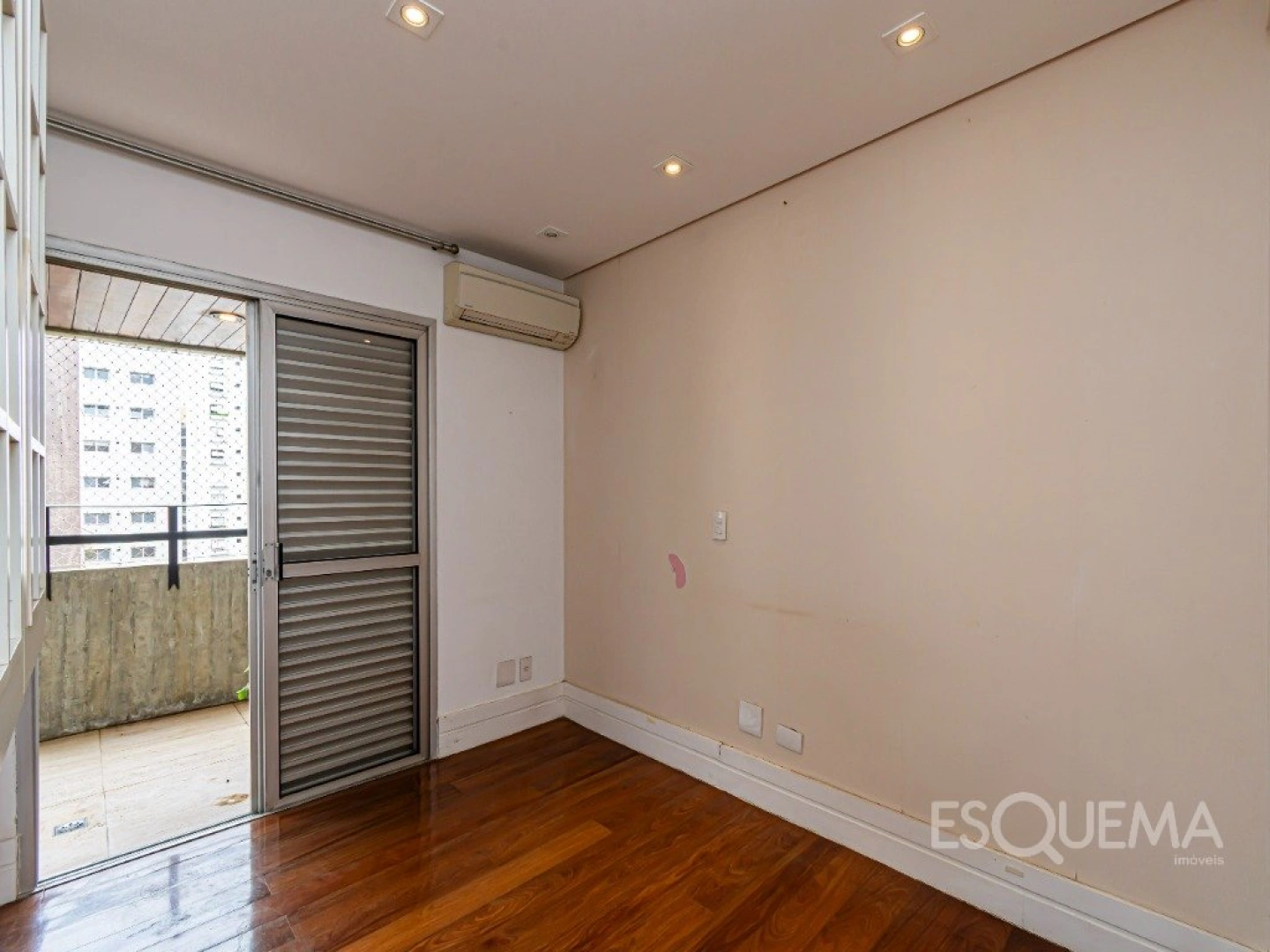 Apartamento em edifício assinado por Ruy Ohtake em Moema Pássaros - Imagem 12