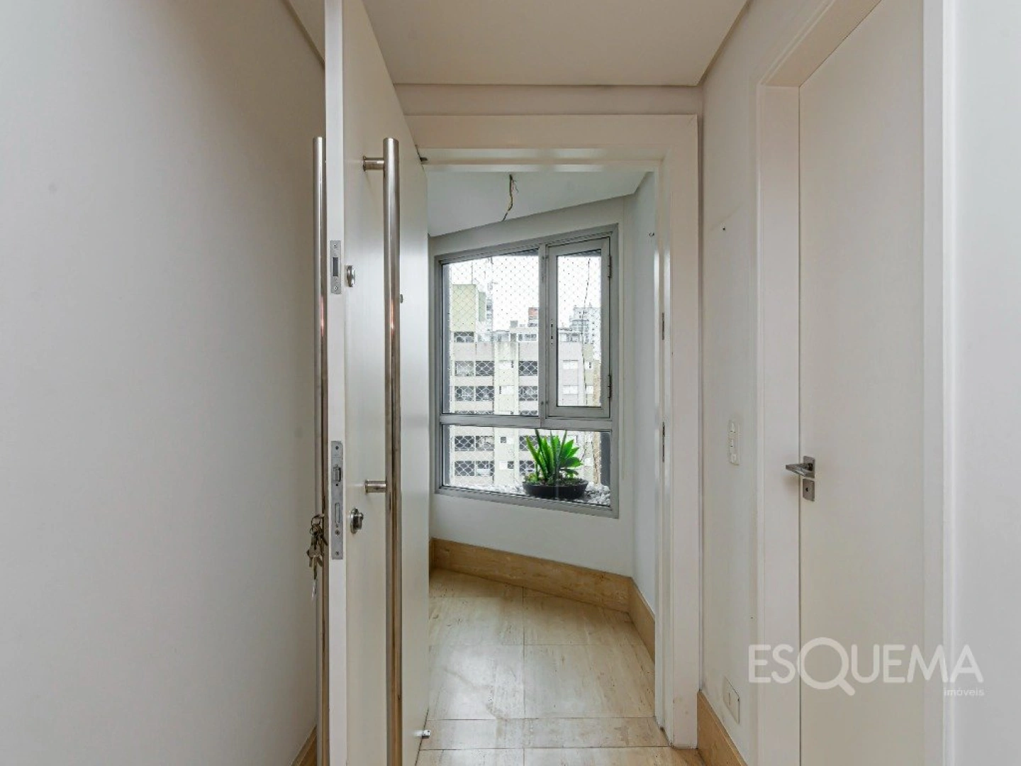Apartamento em edifício assinado por Ruy Ohtake em Moema Pássaros - Imagem 14