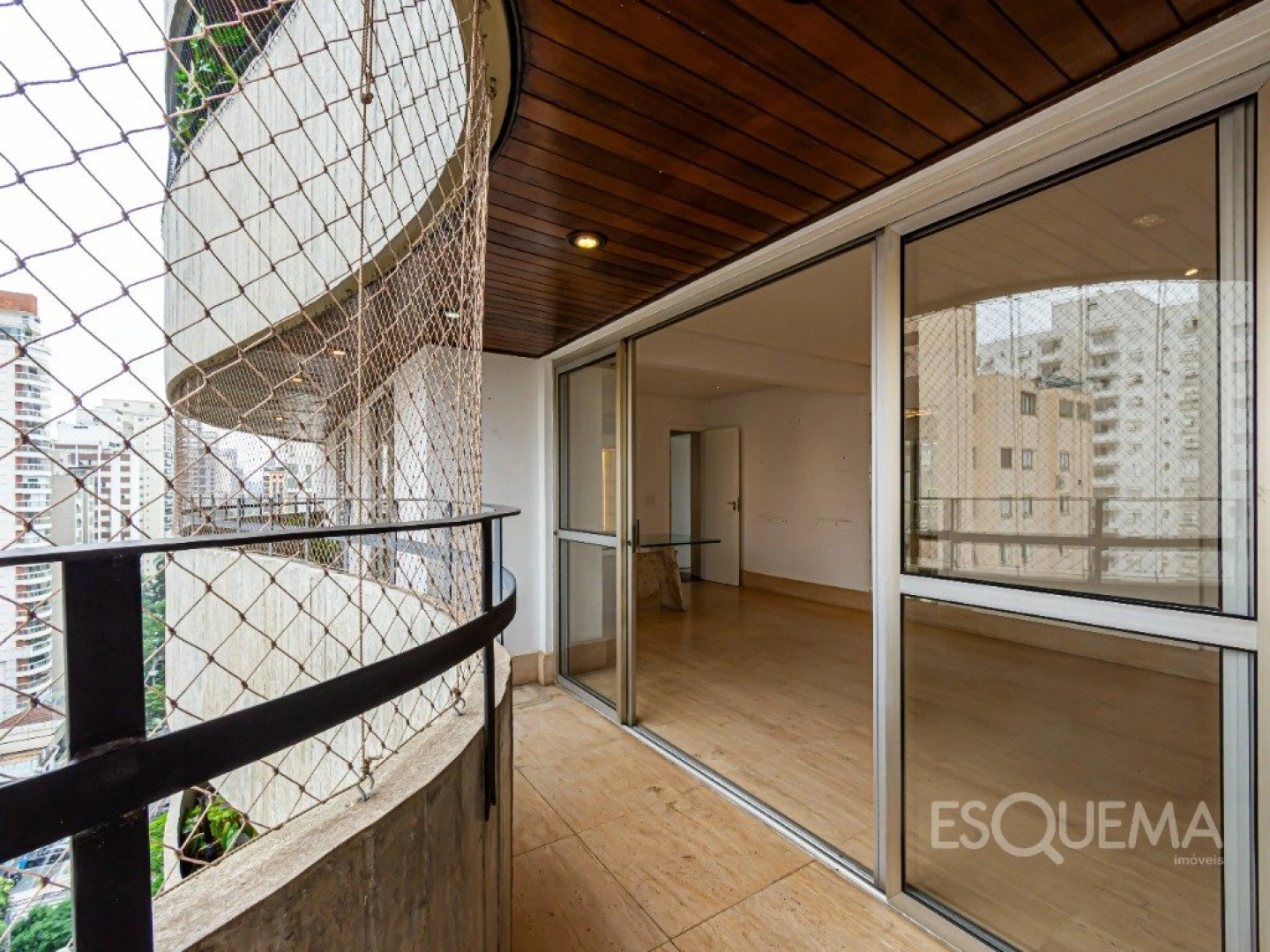 Apartamento em edifício assinado por Ruy Ohtake em Moema Pássaros - Imagem 6