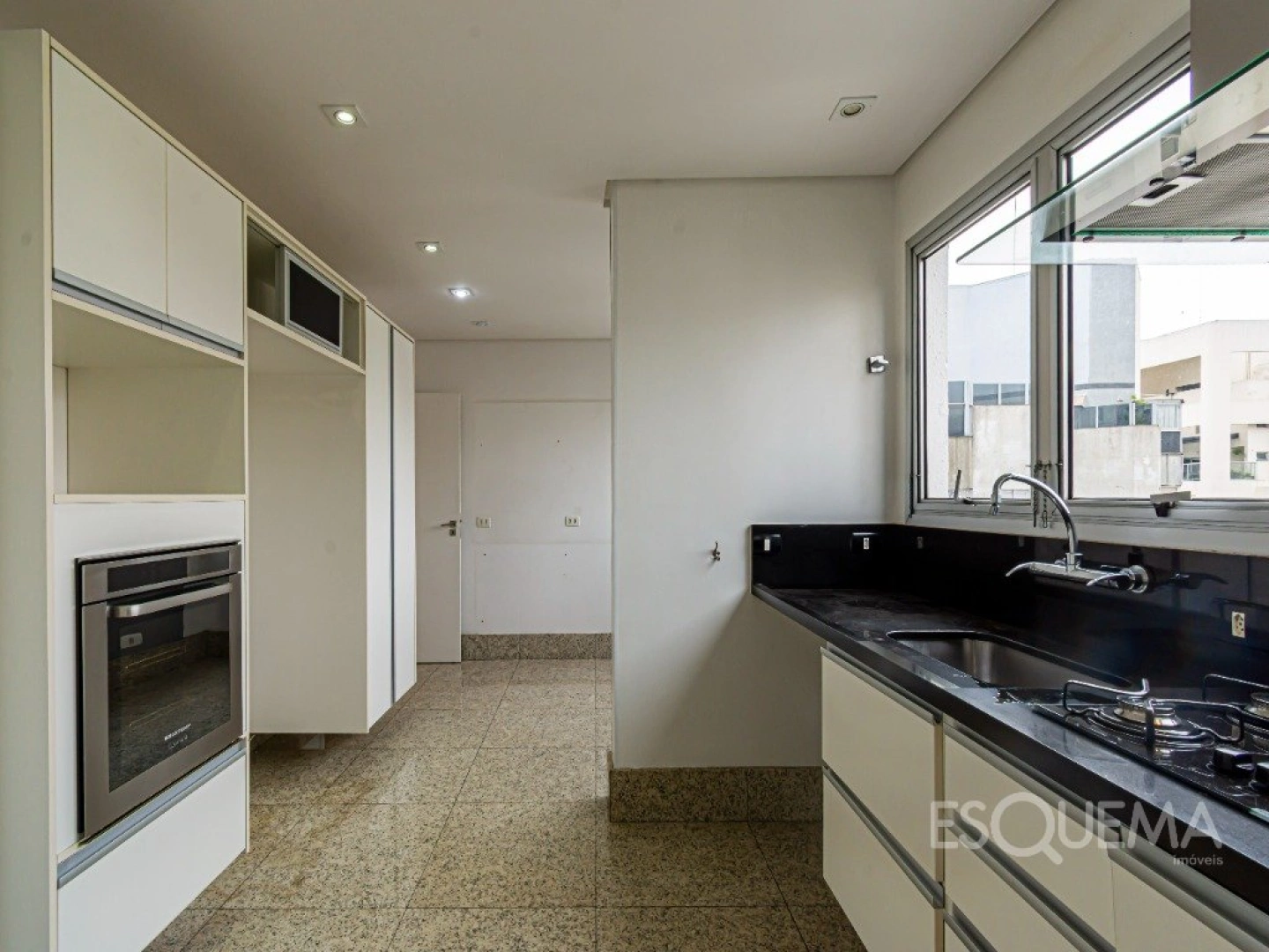 Apartamento em edifício assinado por Ruy Ohtake em Moema Pássaros - Imagem 7