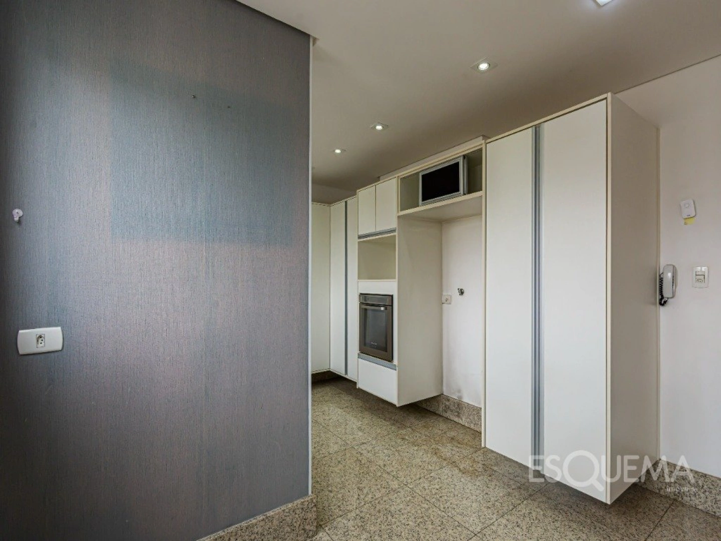 Apartamento em edifício assinado por Ruy Ohtake em Moema Pássaros - Imagem 8