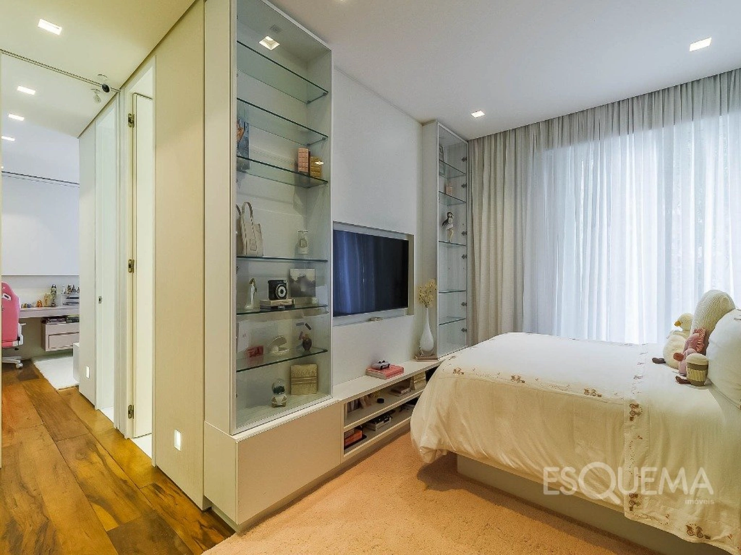 Apartamento reformado e mobiliado, com vista para o verde - Imagem 13