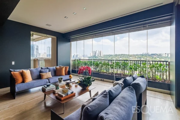 Apartamento reformado e mobiliado, com vista para o verde