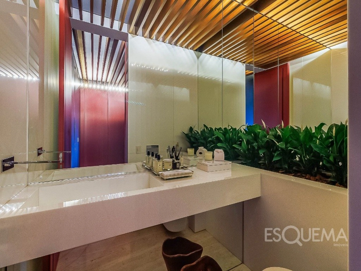 Apartamento reformado e mobiliado, com vista para o verde - Imagem 7