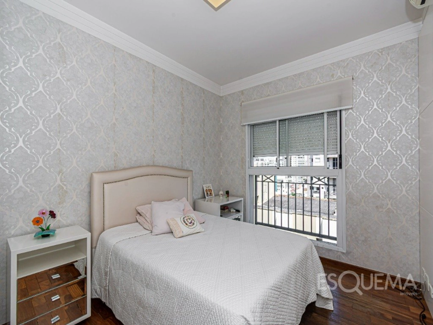 Apartamento com 304 m², 4 suítes, andar alto e varanda integrada ao living na parte nobre de Moema - Imagem 10