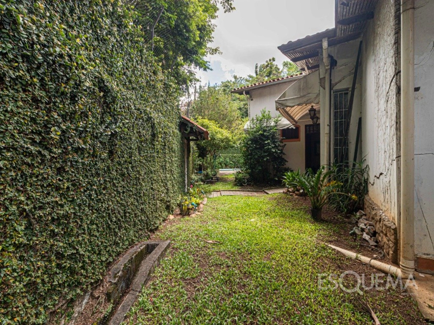 Casa para reforma ao lado do Colégio Santa Cruz - Imagem 9