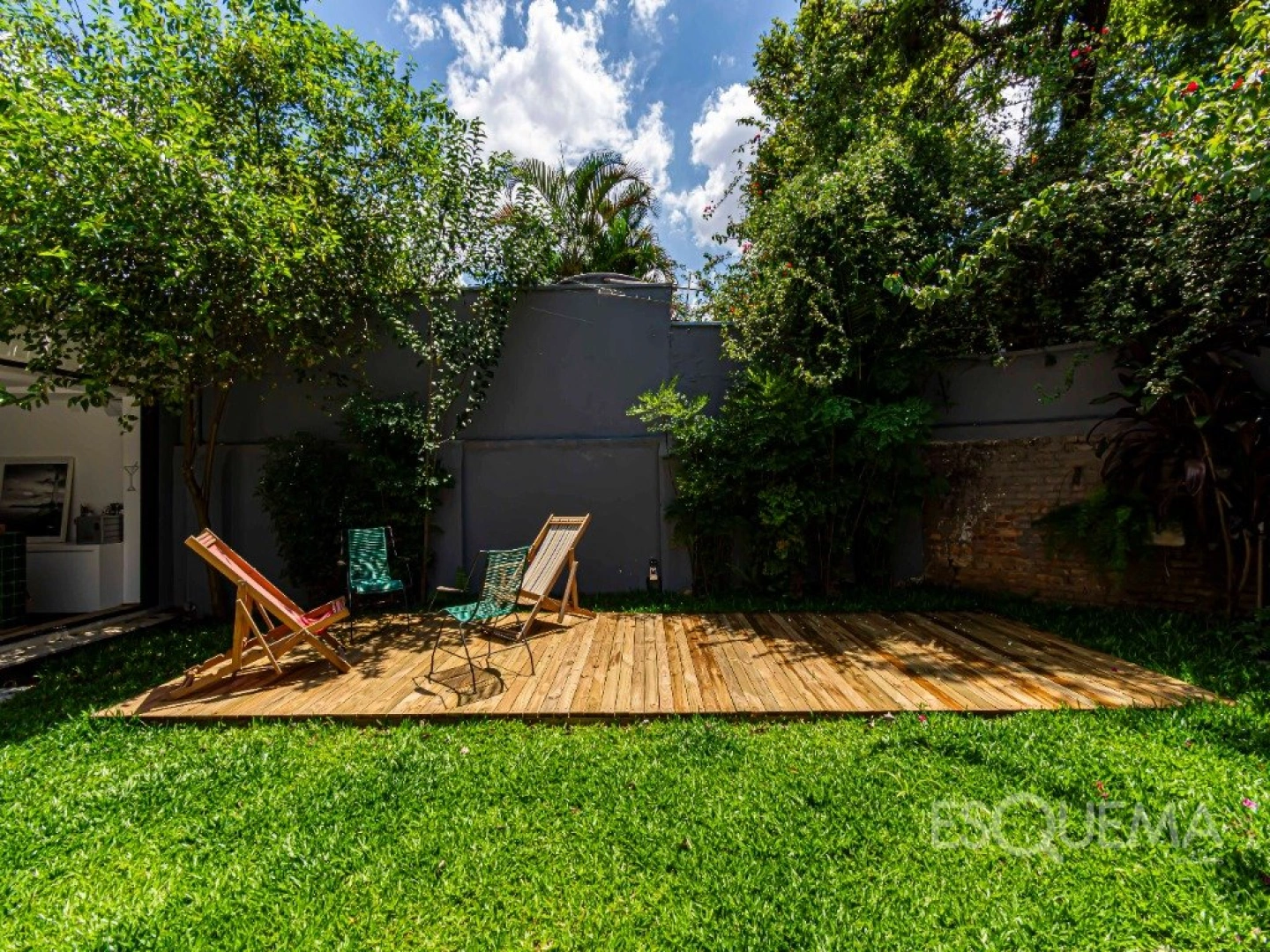 Casa térrea reformada, com luz natural e integração total - Imagem 12