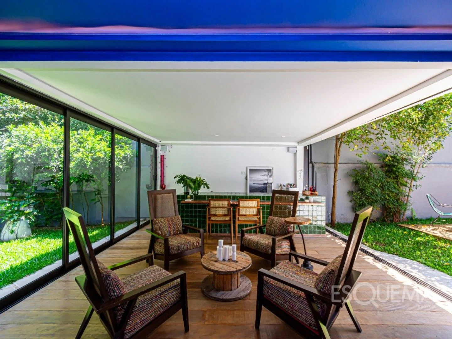 Casa térrea reformada, com luz natural e integração total - Imagem 2