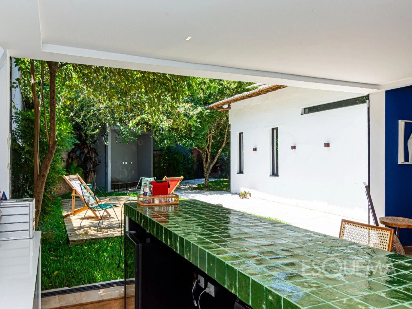 Casa térrea reformada, com luz natural e integração total - Imagem 4