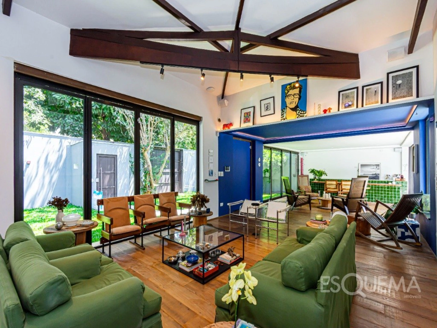 Casa térrea reformada, com luz natural e integração total - Imagem 5