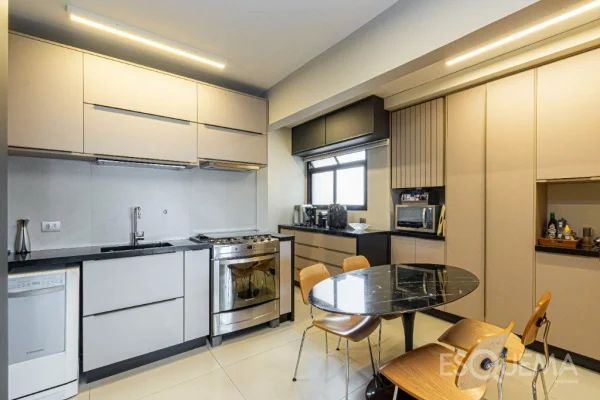 Apartamento em Moema com espaço, privacidade e vista livre
