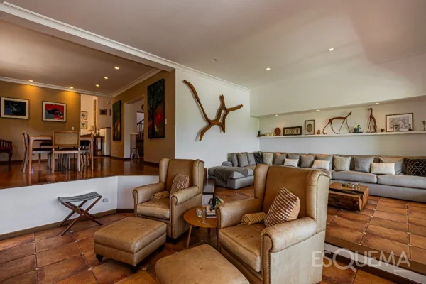 Casa charmosa com vista privilegiada e lazer integrado