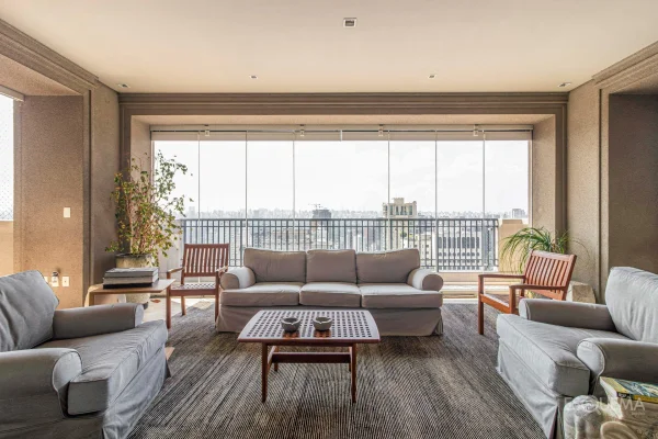 Apartamento em andar alto em edifício cobiçado, próximo ao Clube Pinheiros