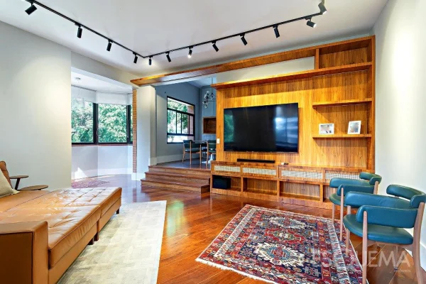 Apartamento na melhor rua de Moema Pássaros