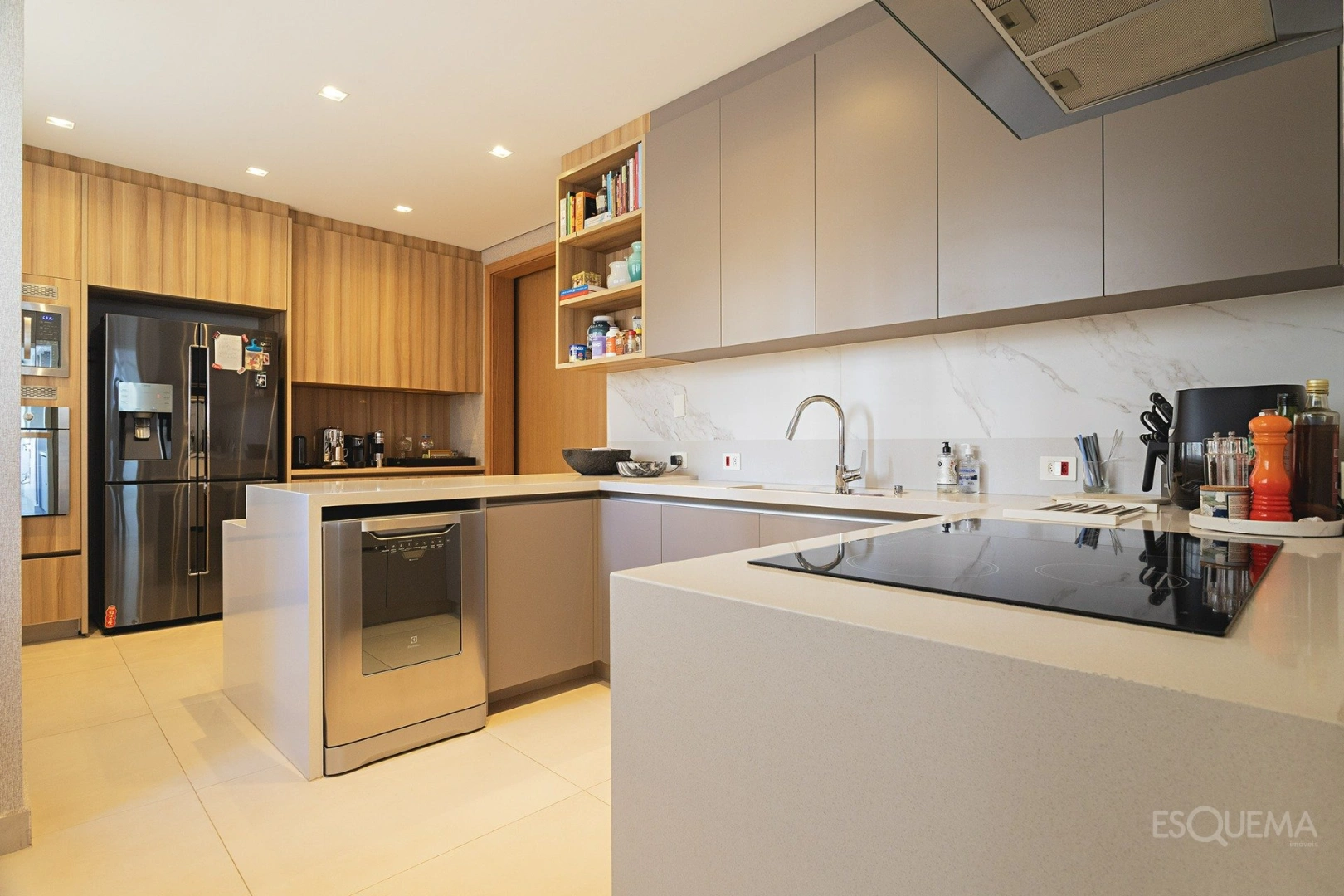 Apartamento clássico com fachada tradicional e planta contemporânea - Imagem 11