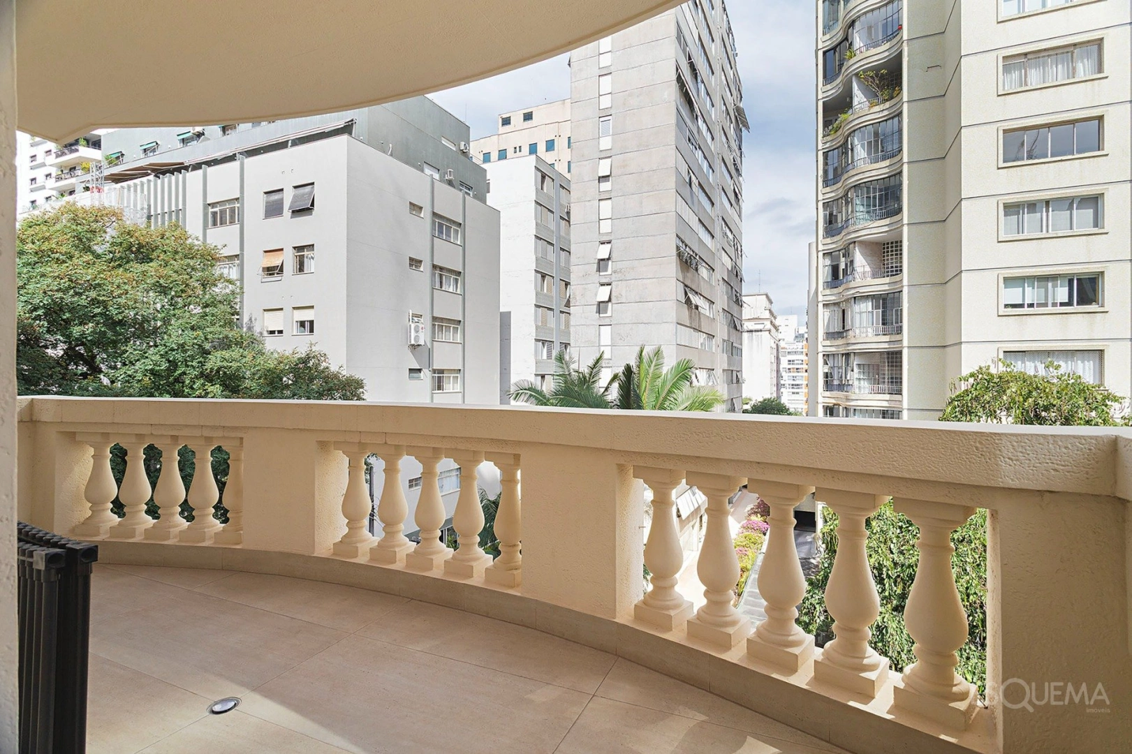 Apartamento clássico com fachada tradicional e planta contemporânea - Imagem 8