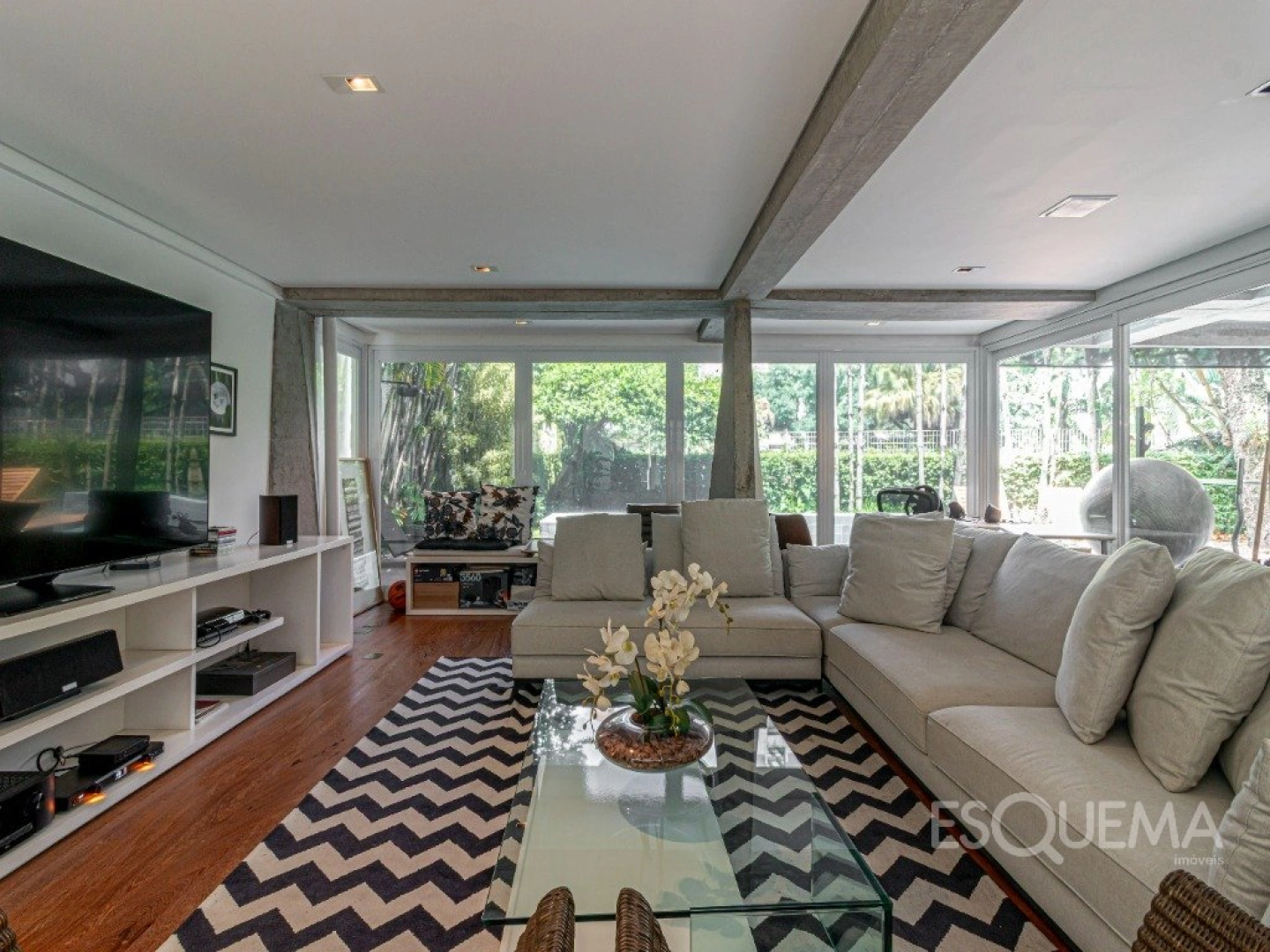 Casa reformada com vista para o verde - Imagem 10