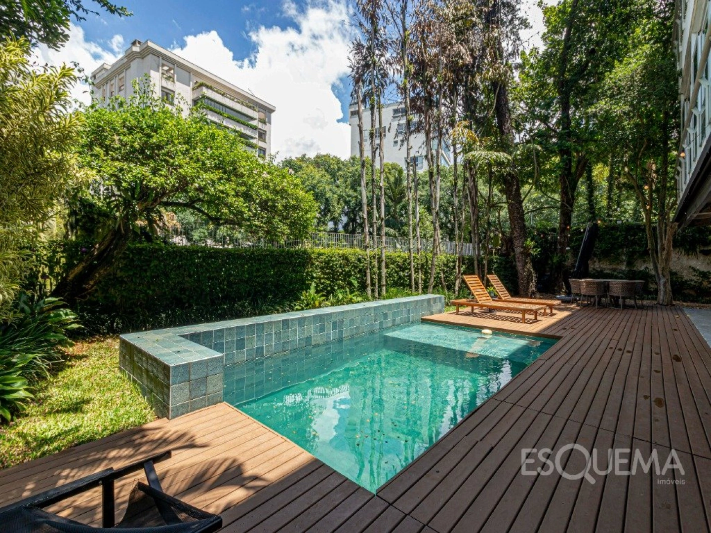 Casa reformada com vista para o verde - Imagem 11