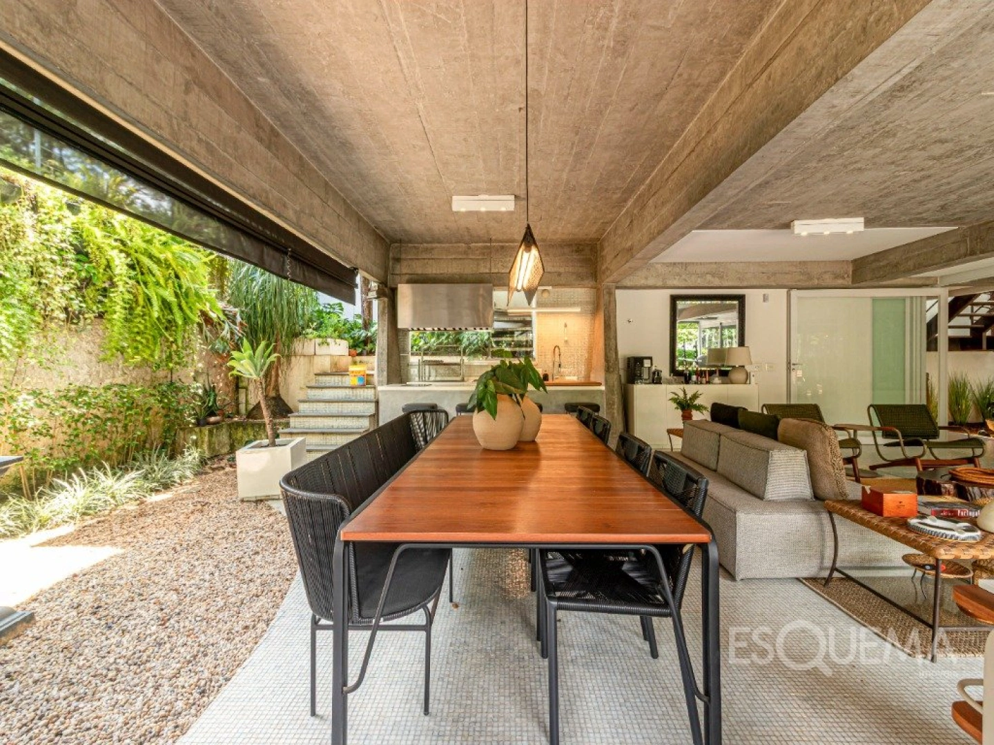 Casa reformada com vista para o verde - Imagem 12