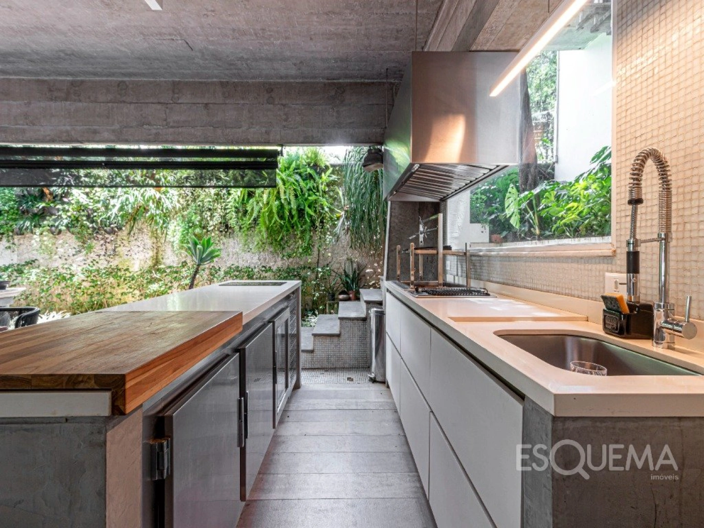Casa reformada com vista para o verde - Imagem 13