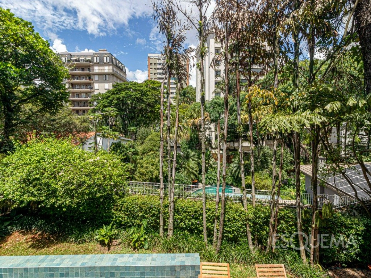Casa reformada com vista para o verde - Imagem 14