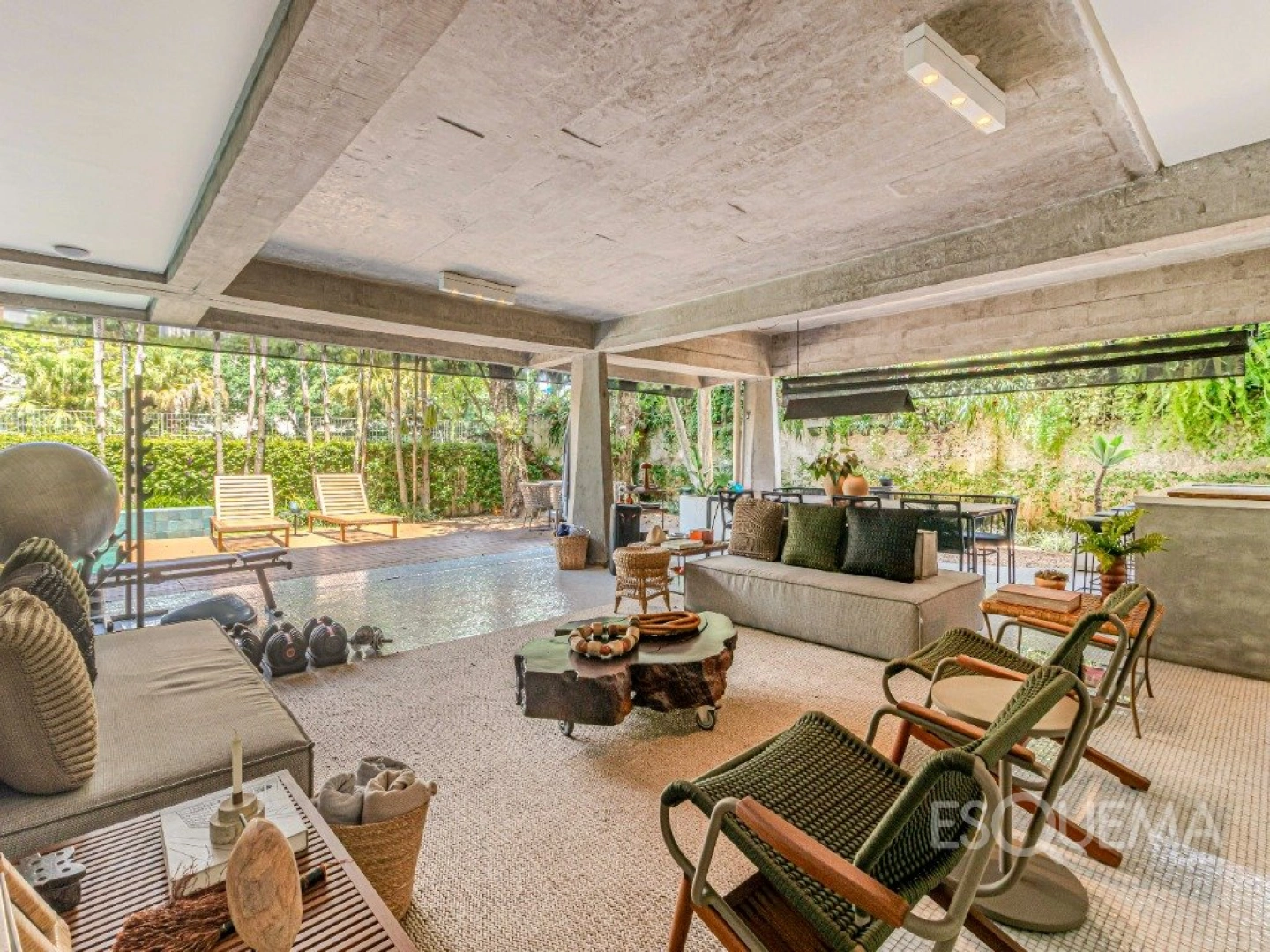 Casa reformada com vista para o verde - Imagem 15