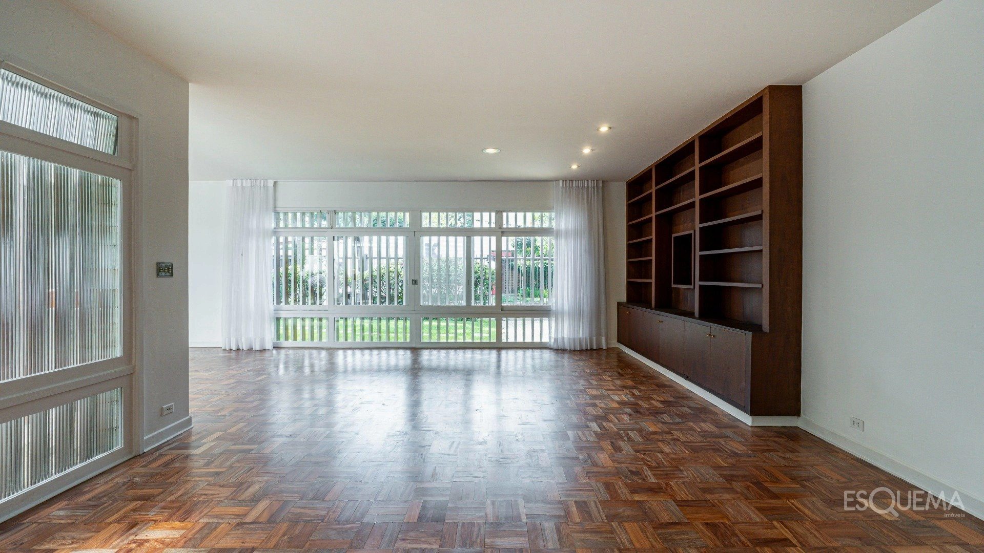 Casa em rua fechada próxima à Praça Panamericana - Imagem 2