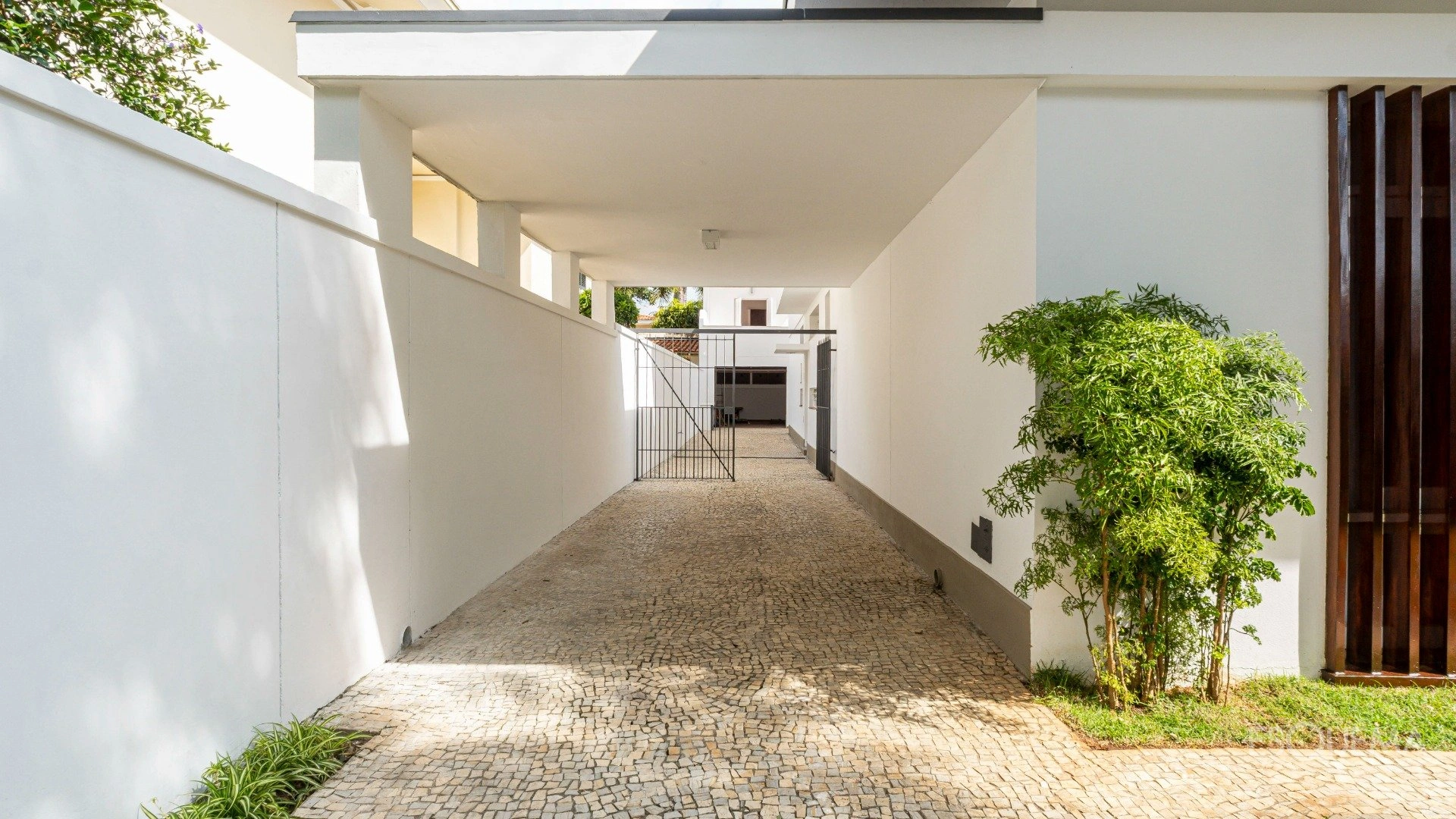 Casa em rua fechada próxima à Praça Panamericana - Imagem 3