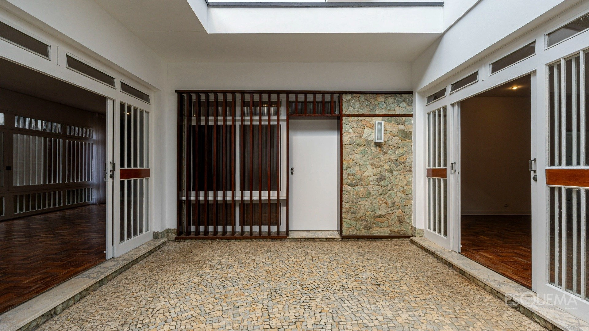 Casa em rua fechada próxima à Praça Panamericana - Imagem 8