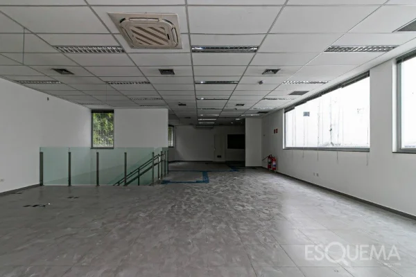 Imóvel comercial bem conservado, em avenida de grande visibilidade