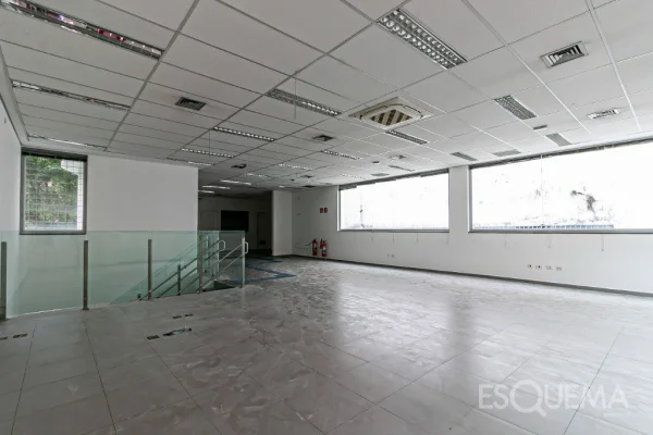 Imóvel comercial bem conservado, em avenida de grande visibilidade