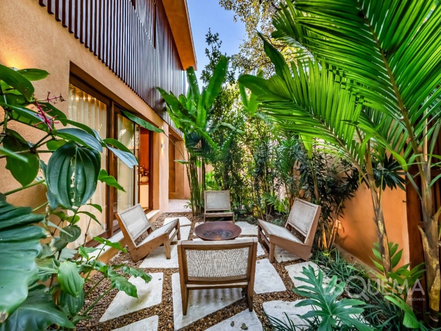 Casa com lazer completo e jardim tropical ao lado do Parque Ibirapuera - Imagem 1