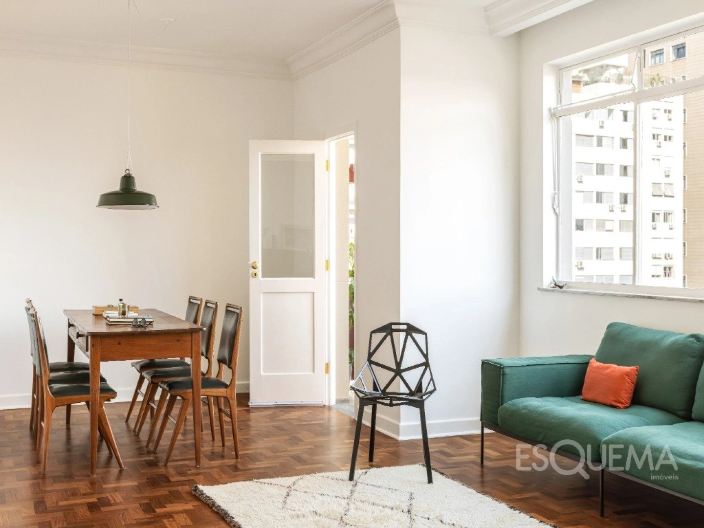 Apartamento iluminado com pé-direito alto e vista para o verde em Higienópolis - Imagem 4