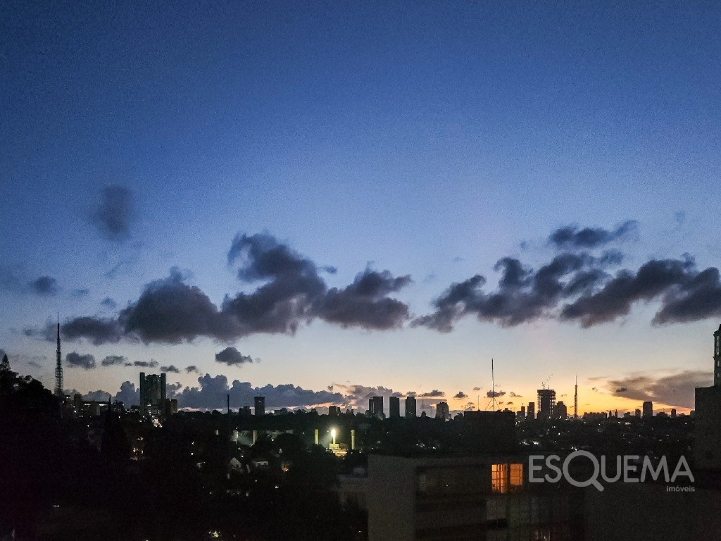 Apartamento iluminado com pé-direito alto e vista para o verde em Higienópolis - Imagem 8