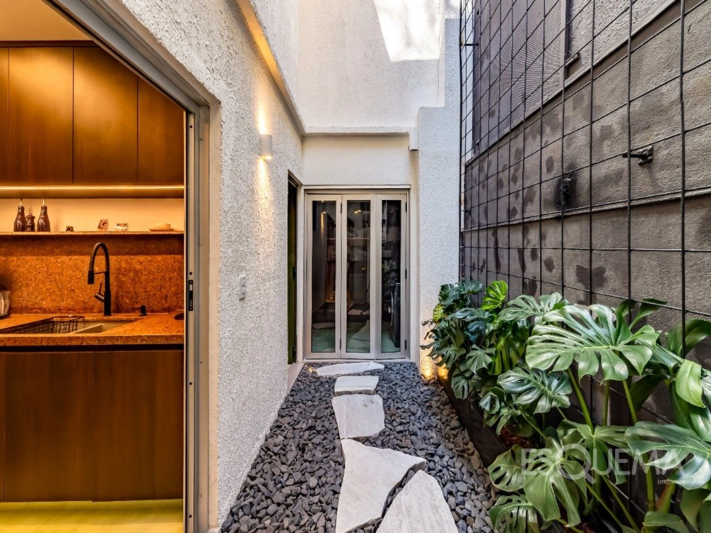 Casa de vila com projeto integrado e acabamentos contemporâneos nos Jardins - Imagem 10